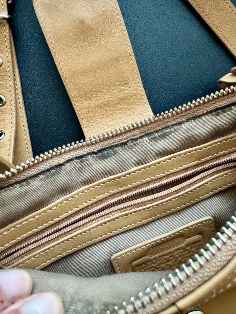 Coach - vintage tan leather shoulder bag